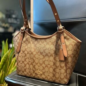 Coach Sig Meadow SB Tote Bag. Large Size. Khaki/Saddle.